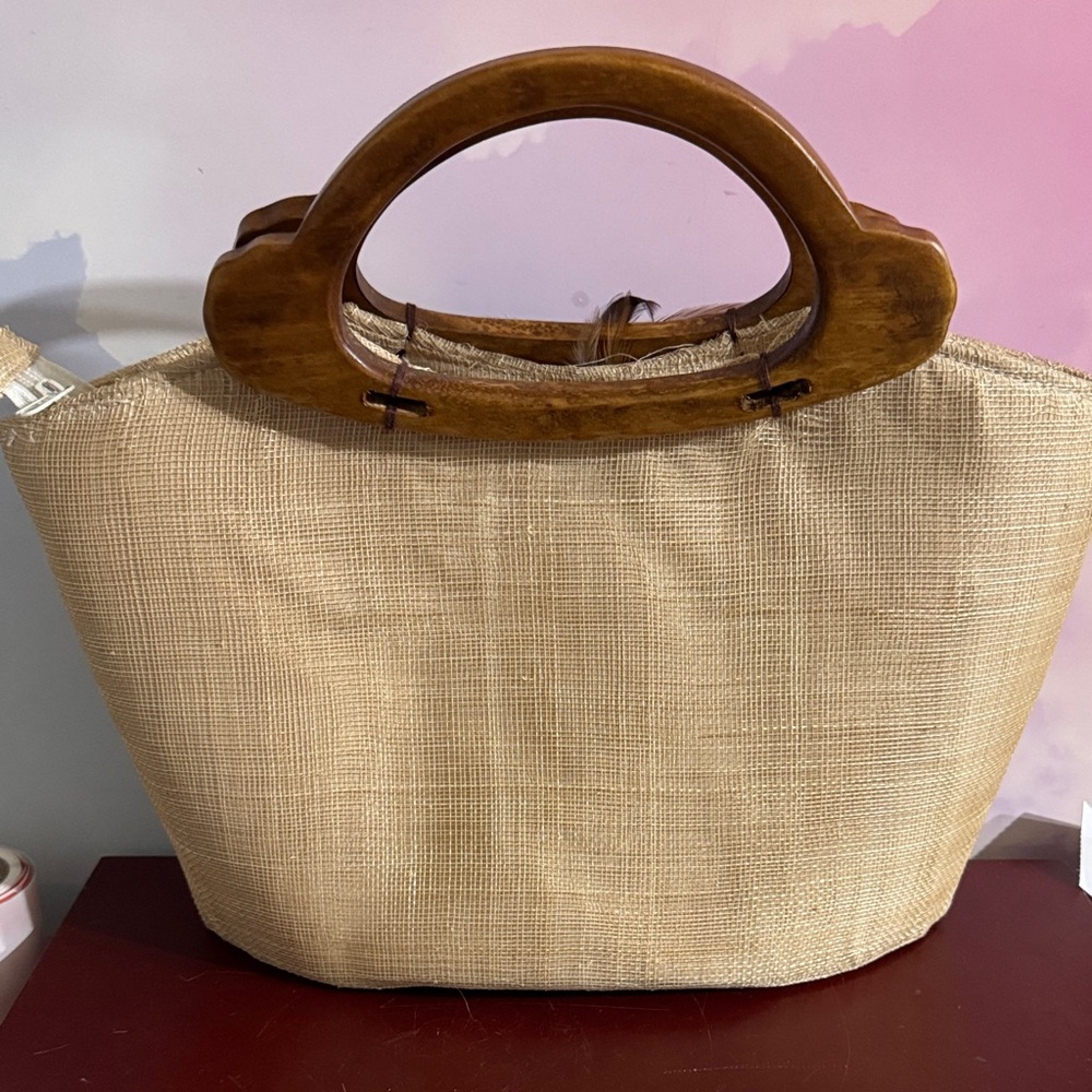 Elegant Tan Handbag with Teal Floral Accent - Picture 6 of 9